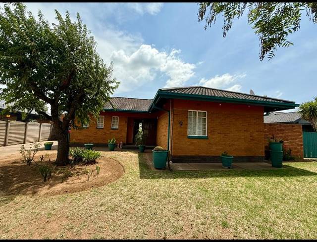 3 BEDROOM HOUSE FOR SALE IN VANDERBIJLPARK SE 6